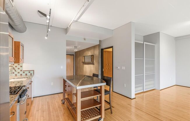 Studio, 1 bath, $2,100