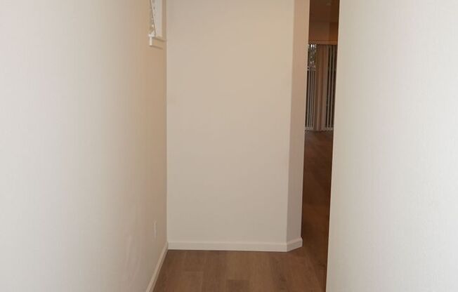 LIKE NEW End Unit Prairie Townhome for Lease - 11416 NE 127th Ct