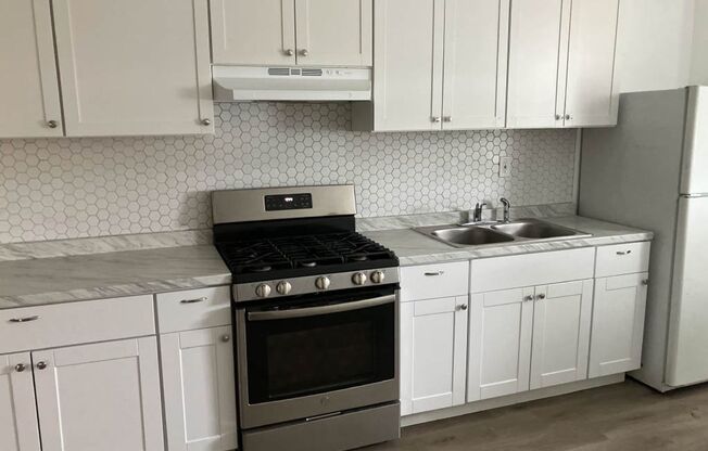 2 beds, 1 bath, $2,600, Unit 6 - Apt 4