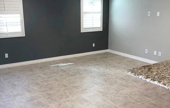 Welcome Home! Gated Estrella Community!