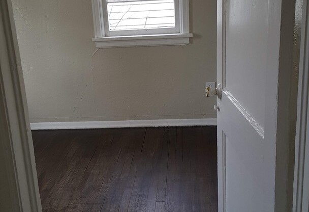 2 beds, 1 bath, $2,300