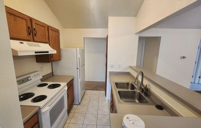 Bright 2 Bed, 2 Bath Condo for Rent in Arvada!!!!!