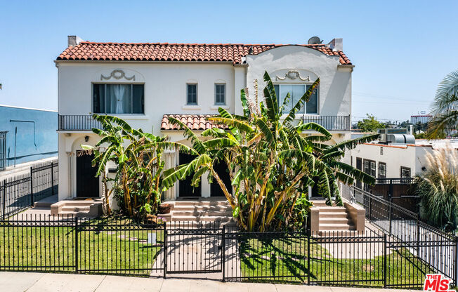 1142 S MULLEN AVE