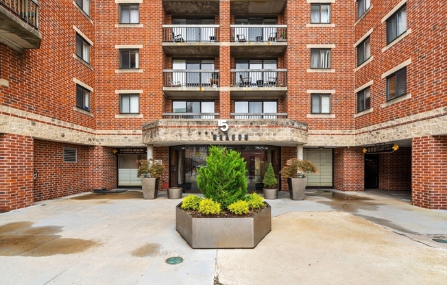 1 bed, 1 bath, 684 sqft, $2,450, Unit 405