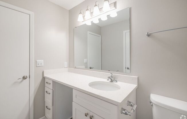 2 beds, 1.5 baths, 1,200 sqft, $1,504, Unit 8152R