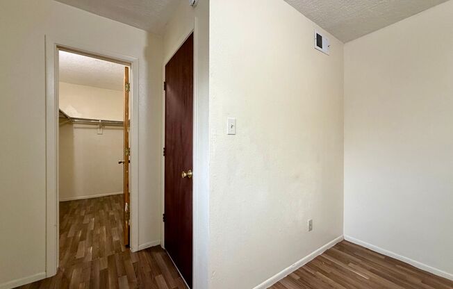 1 bed, 1 bath, 700 sqft, $895, Unit Unit 16