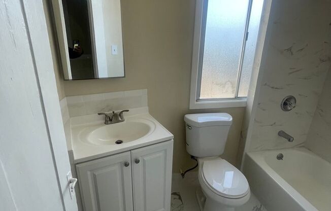 052 (2729 Lombard)