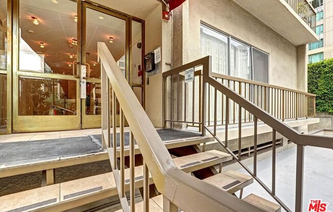 2 beds, 1.8 baths, 974 sqft, $4,200, Unit 1002