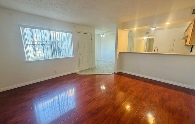 Super central 2 bedroom condo with tile & laminate flooring and in unit laundry! Home is very conveniently near many stores, businesses, and restaurant!