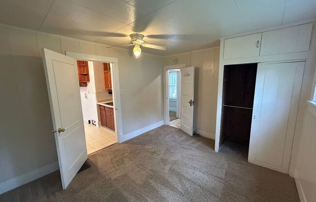 2 beds, 1 bath, $1,250