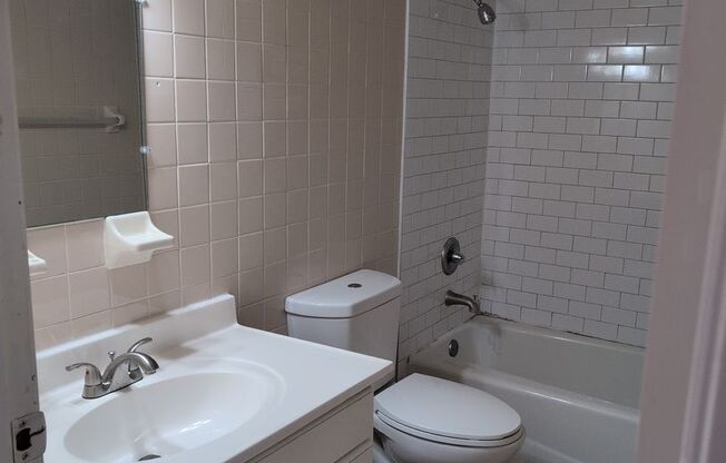 2 beds, 2 baths, 1,200 sqft, $1,350, Unit 26