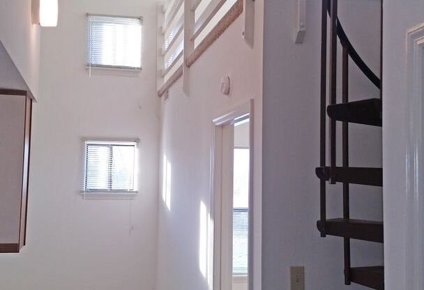 1 bed, 1 bath, 653 sqft, $1,010, Unit K-10