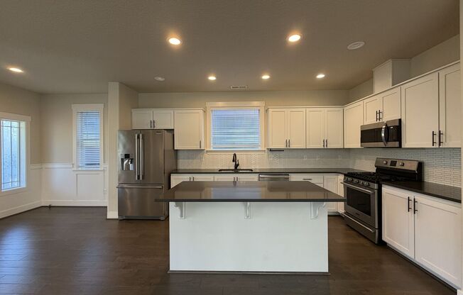 Beaverton Lovely 4 Bedroom 2.5 Bathroom in Bethany Crossing! Garage, A/C and Washer & Dryer Included!