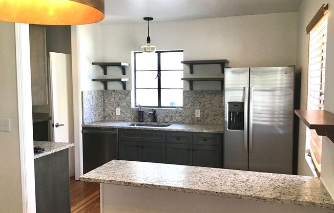 Modern, beautiful 3Bdrm, 2ba unfurnished in Sam Hughes, 1m to UofA