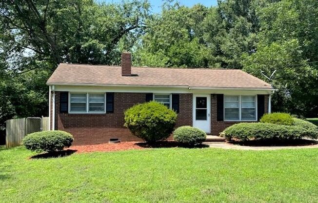 1/2 MO OFF SPECIAL 3 BED, 2 BATH -GARAGE-FENCE -5 MIN TO DOWTOWN CONCORD