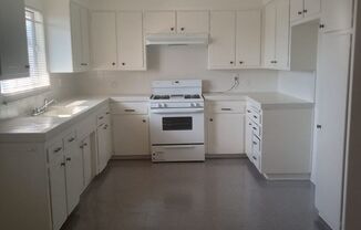 2 beds, 1 bath, $1,995, Unit H