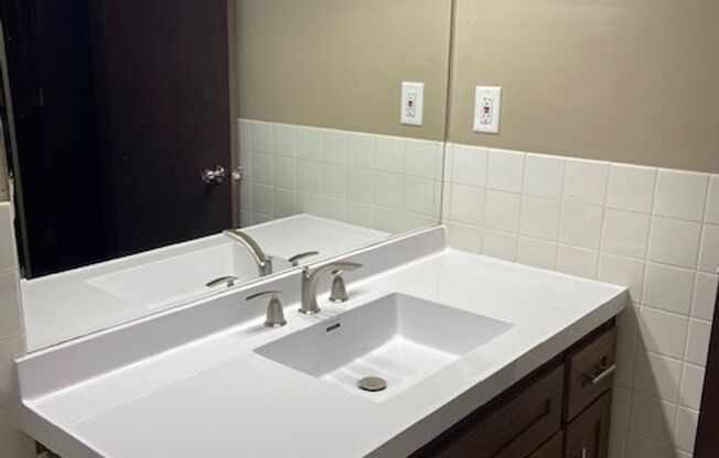 2 beds, 1 bath, 850 sqft, $1,299, Unit 1200204