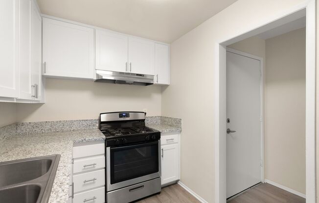 2 beds, 1 bath, 800 sqft, $2,150, Unit 01