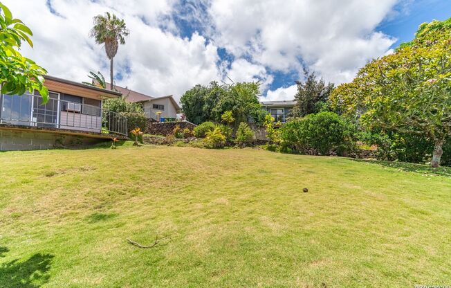 Rarely Available 3BA/2BA/2 Pkg SF in Aiea Heights.