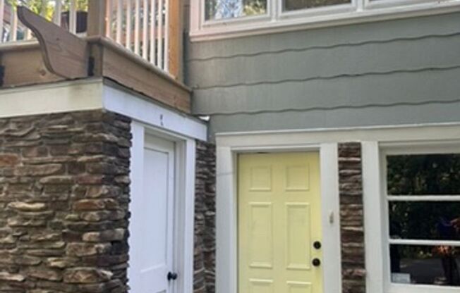 Cute 2 Bedroom Home in West Bloomfield