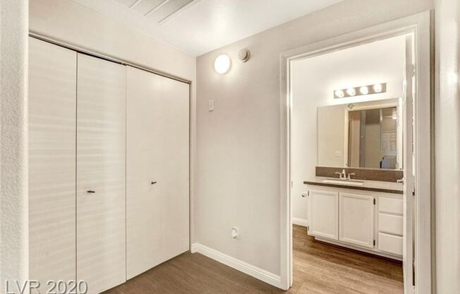 2 beds, 2 baths, $1,600, Unit #1059