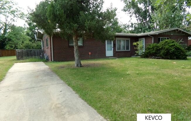 1100-1102 Castlerock Dr