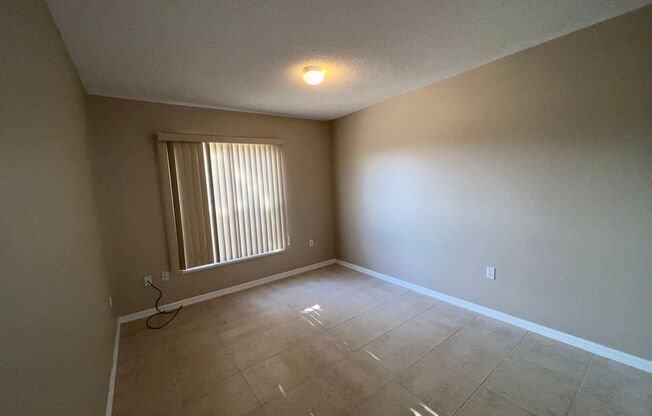 Nicely-Maintained 3/2 Home in Azalea Park