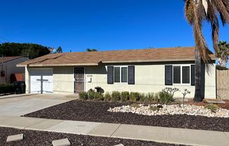 Beautiful 3B/1BA w/ Large Backyard & Washer/Dryer in Clairemont!