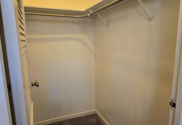 1 bed, 1 bath, 700 sqft, $1,400, Unit 1616 1G