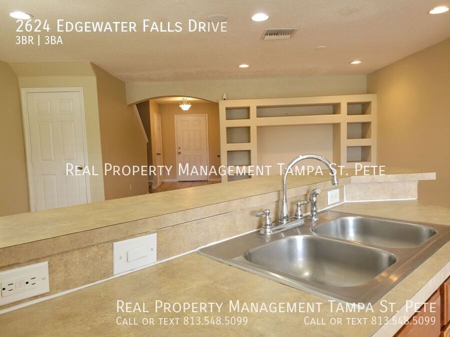 2624 EDGEWATER FLS DR