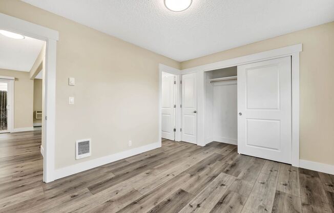 2 beds, 1 bath, 880 sqft, $1,395, Unit #1