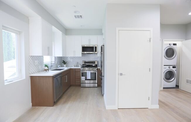 Come home to these Modern Townhomes in Hollywood!