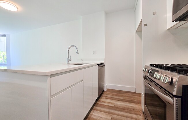 2 beds, 2 baths, 1,005 sqft, $7,995, Unit 4E