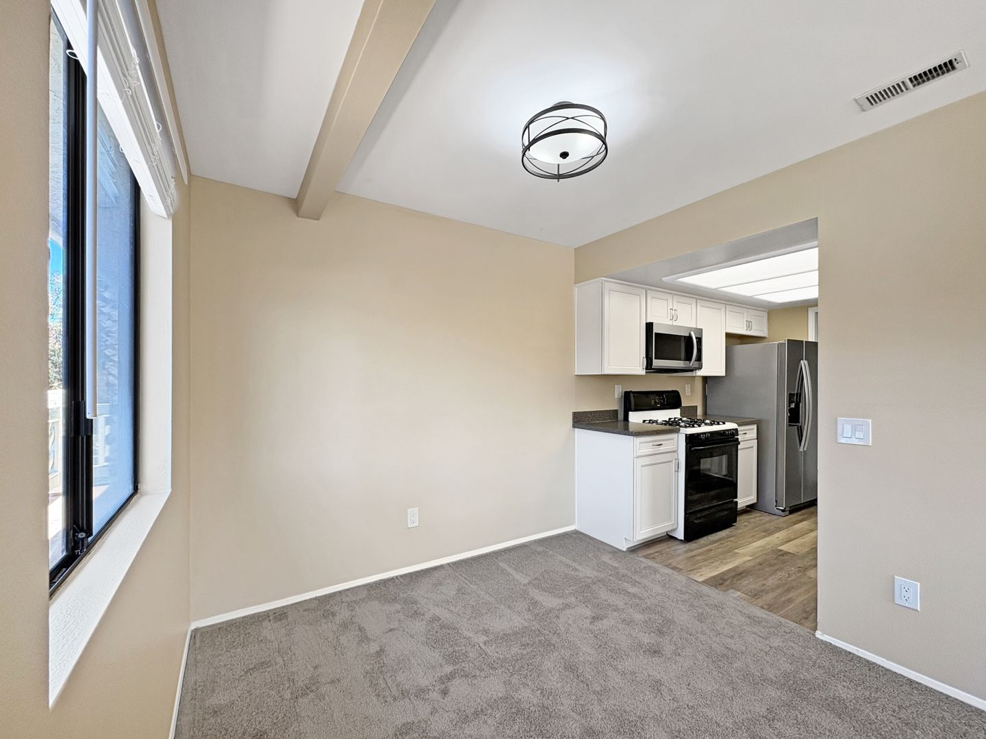 Spacious 2BR/2BA San Diego Condo Featuring In-Unit Washer/Dryer, Balcony & Reserved Parking!