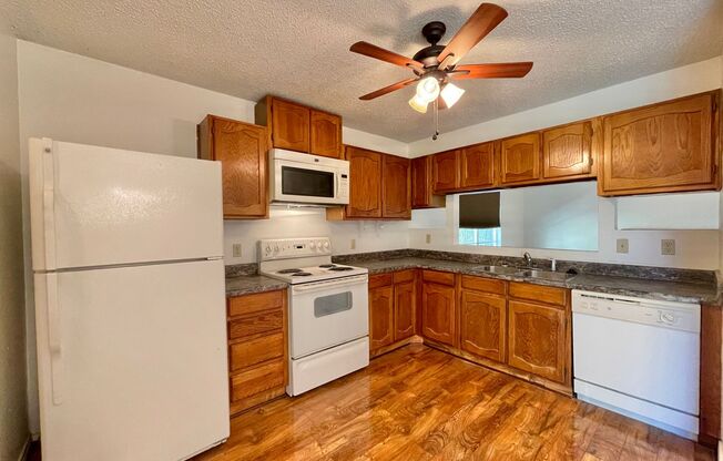 2 beds, 1 bath, $1,300