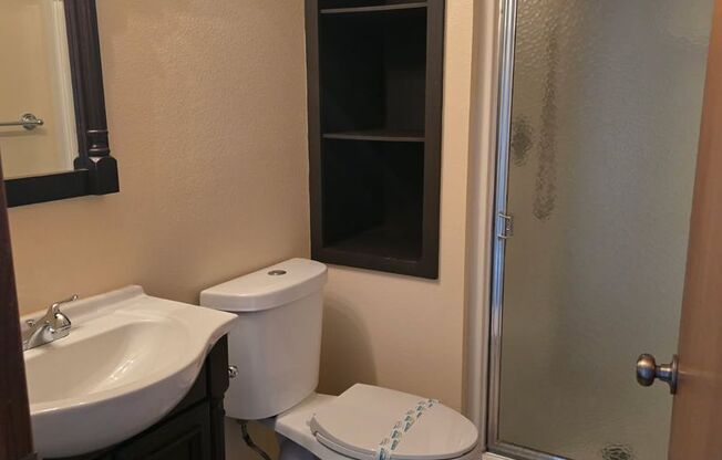 2 beds, 1 bath, 764 sqft, $1,350, Unit 1450-4