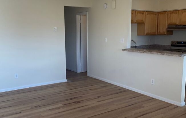 2 beds, 1 bath, $995, Unit L