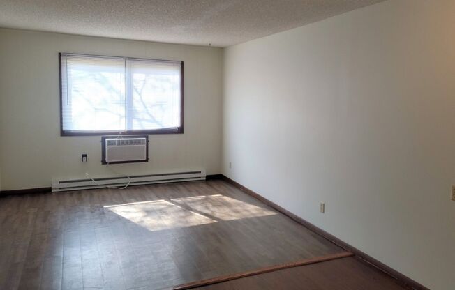 1 bed, 1 bath, $745, Unit 3633 Fairfax Street, 215