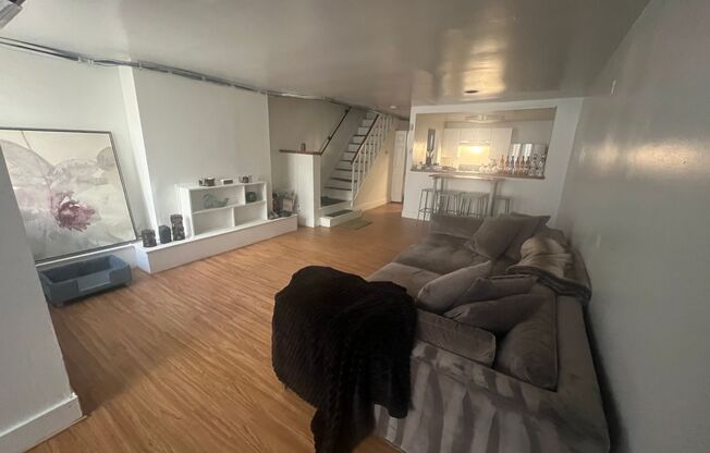 1 bed, 1 bath, $1,350, Unit 114 Apt. B