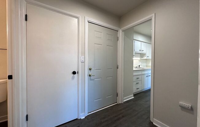 1 bed, 1 bath, 815 sqft, $795, Unit Apt. 8