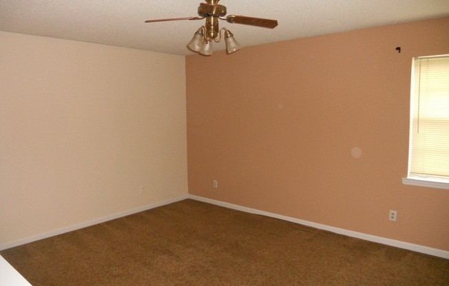 3 beds, 2 baths, $1,600