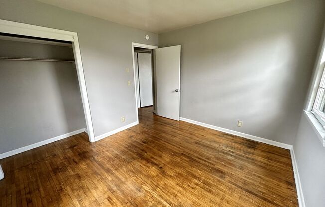 3 beds, 1 bath, 1,121 sqft, $950, Unit 2604B