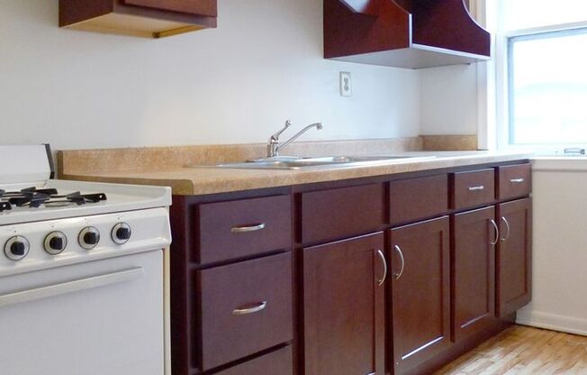 1 bed, 1 bath, 410 sqft, $975, Unit 4 - 21