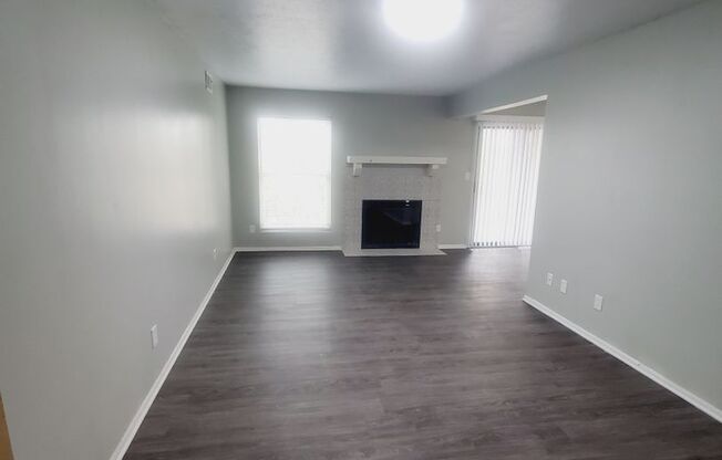 2 beds, 1 bath, 956 sqft, $1,350, Unit 3915-1D