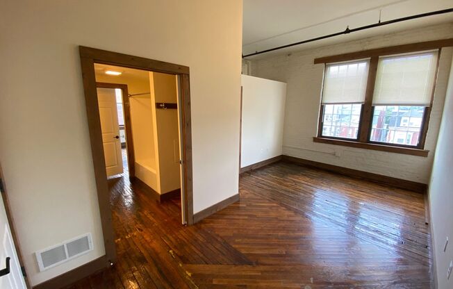 2 beds, 1.5 baths, 1,092 sqft, $1,425, Unit 700 Linden Ave Apt 303