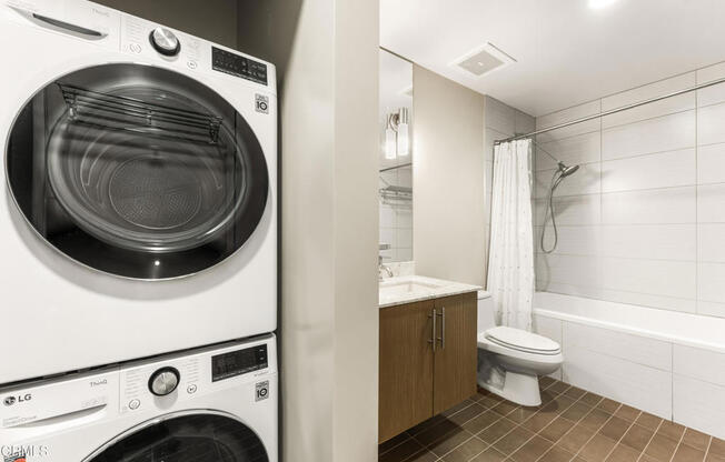 1 bed, 1 bath, 1,420 sqft, $4,300, Unit 532