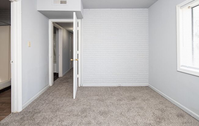 3 beds, 2 baths, 950 sqft, $1,300