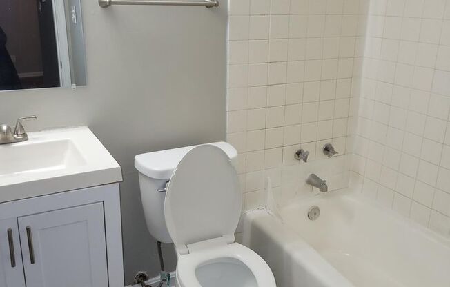2 beds, 1 bath, 830 sqft, $1,090, Unit 86