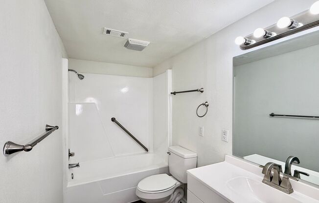 2 beds, 1 bath, 916 sqft, $1,545