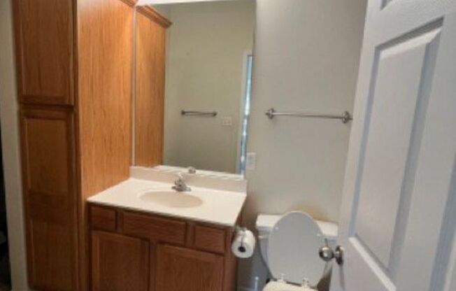 3 bd. 2 ba Spencers Crest condo, N Columbia, main level, w/d, garage